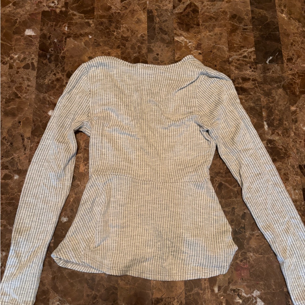 Tied long sleeve